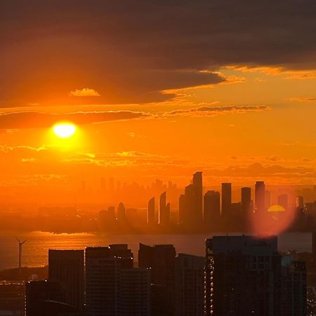 Presidential Suite Heart Of Downtown With Stunning View トロント エクステリア 写真