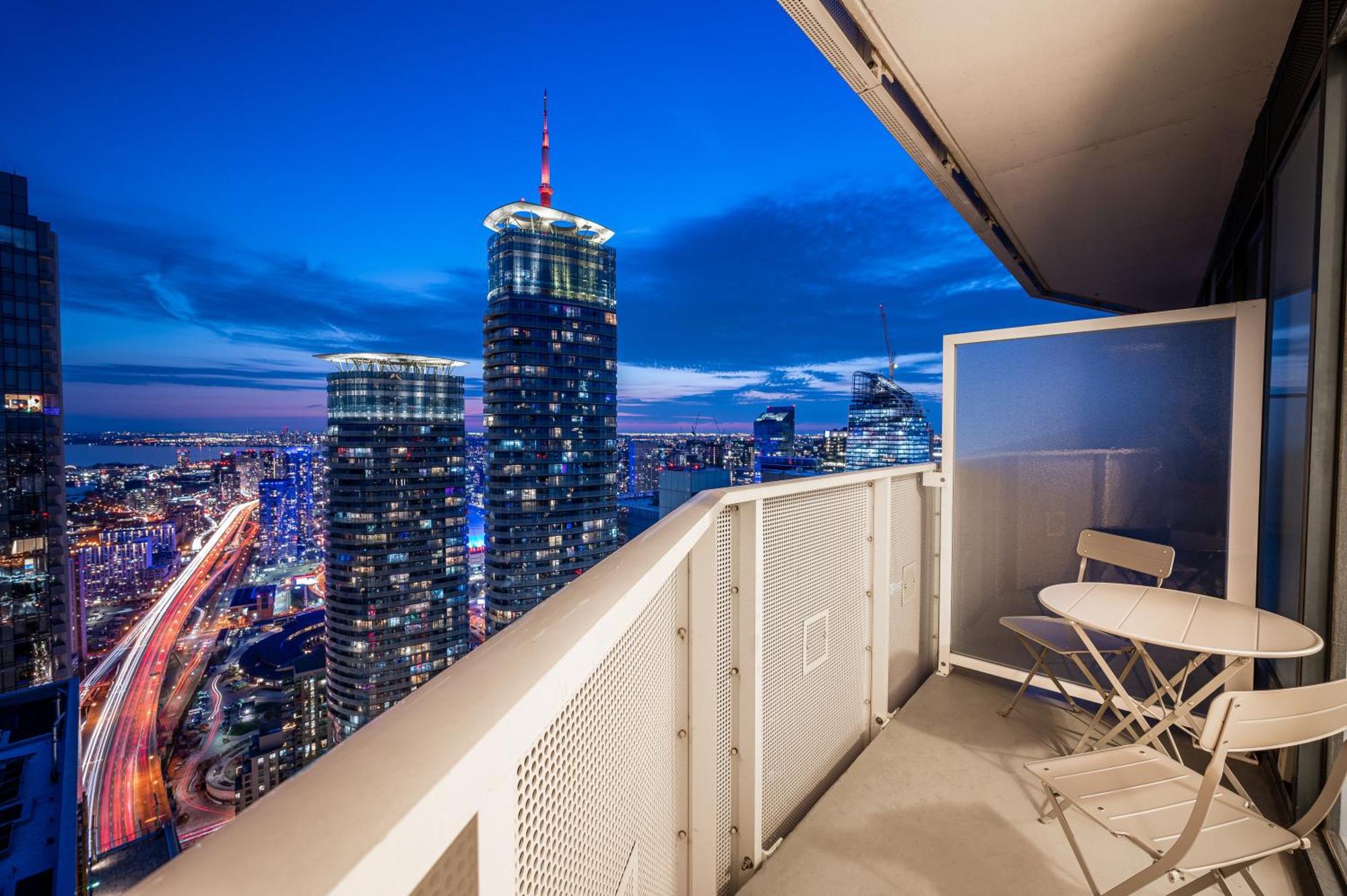 Presidential Suite Heart Of Downtown With Stunning View トロント エクステリア 写真