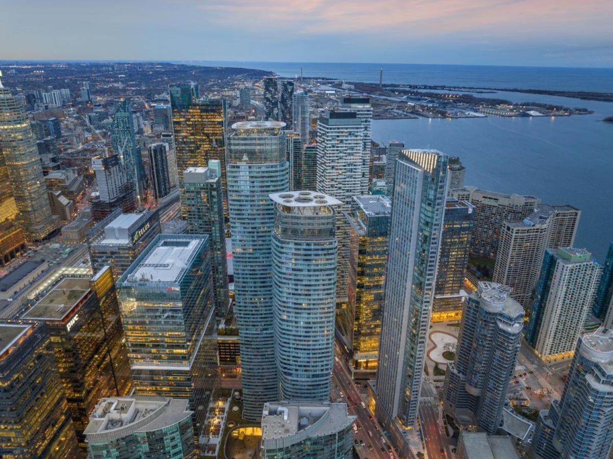 Presidential Suite Heart Of Downtown With Stunning View トロント エクステリア 写真